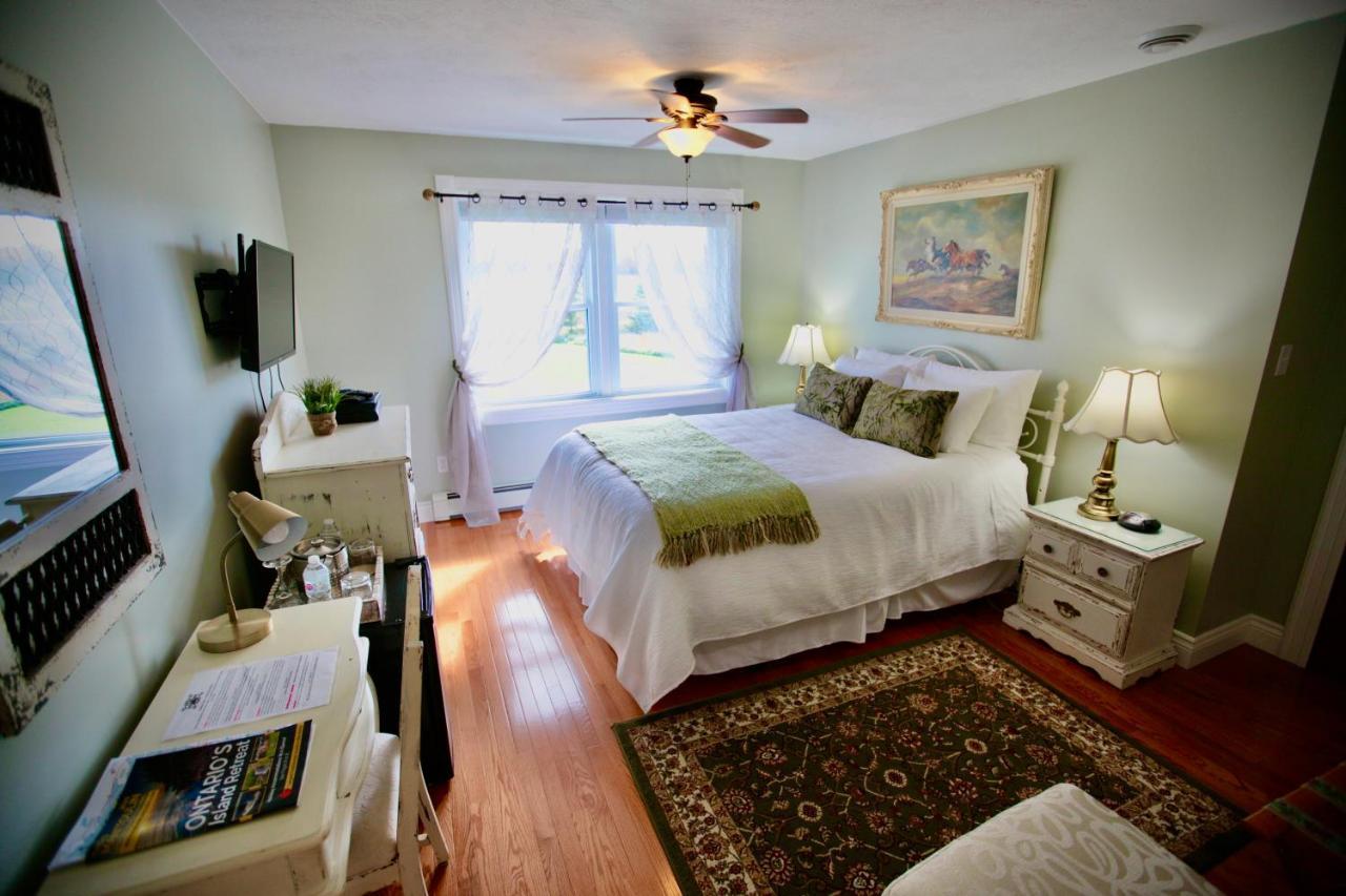 Twin Peaks B&B Mindemoya 객실 사진