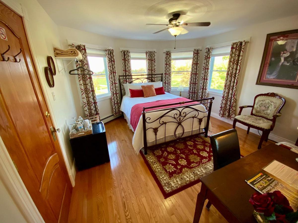 Twin Peaks B&B Mindemoya 객실 사진