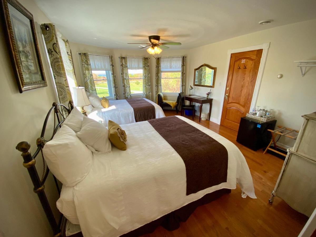Twin Peaks B&B Mindemoya 객실 사진