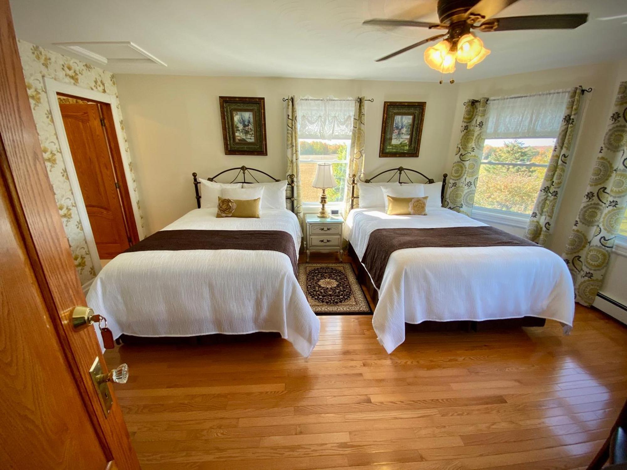 Twin Peaks B&B Mindemoya 객실 사진