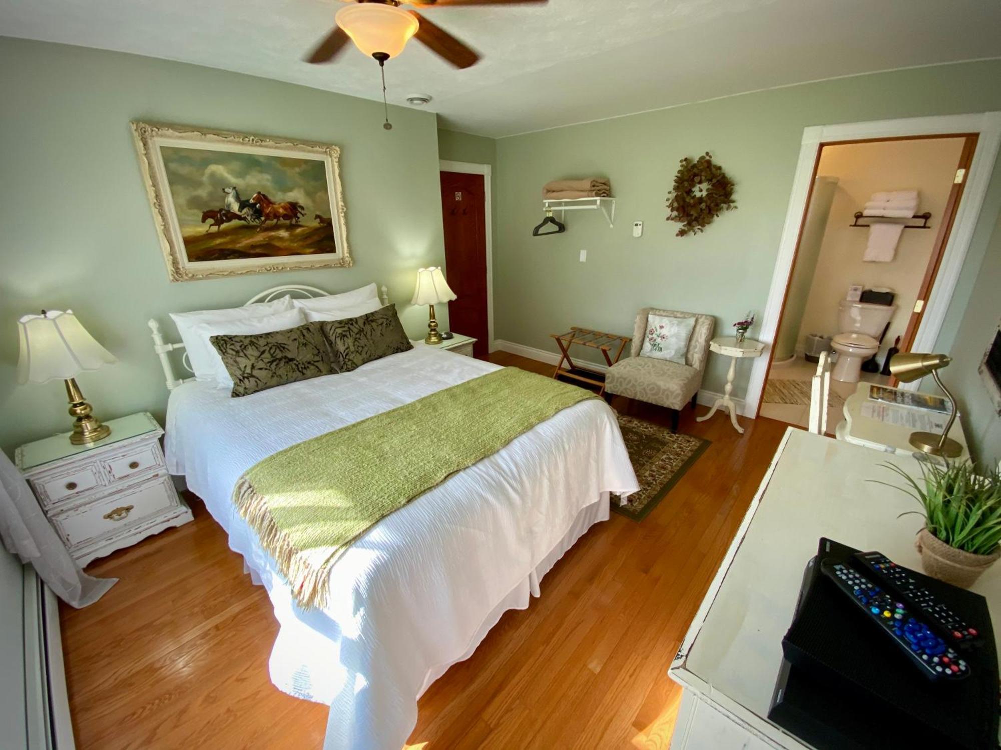 Twin Peaks B&B Mindemoya 객실 사진