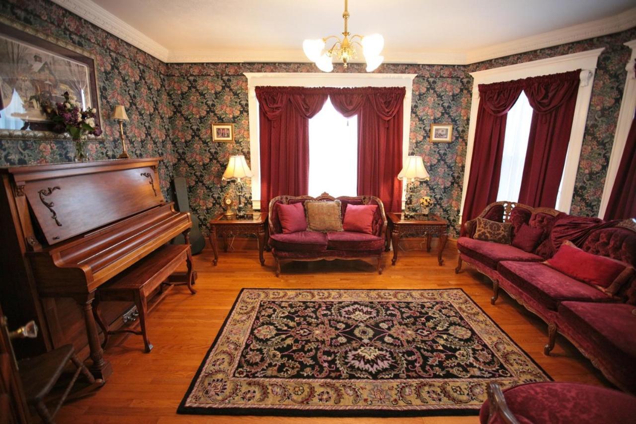 Twin Peaks B&B Mindemoya 외부 사진